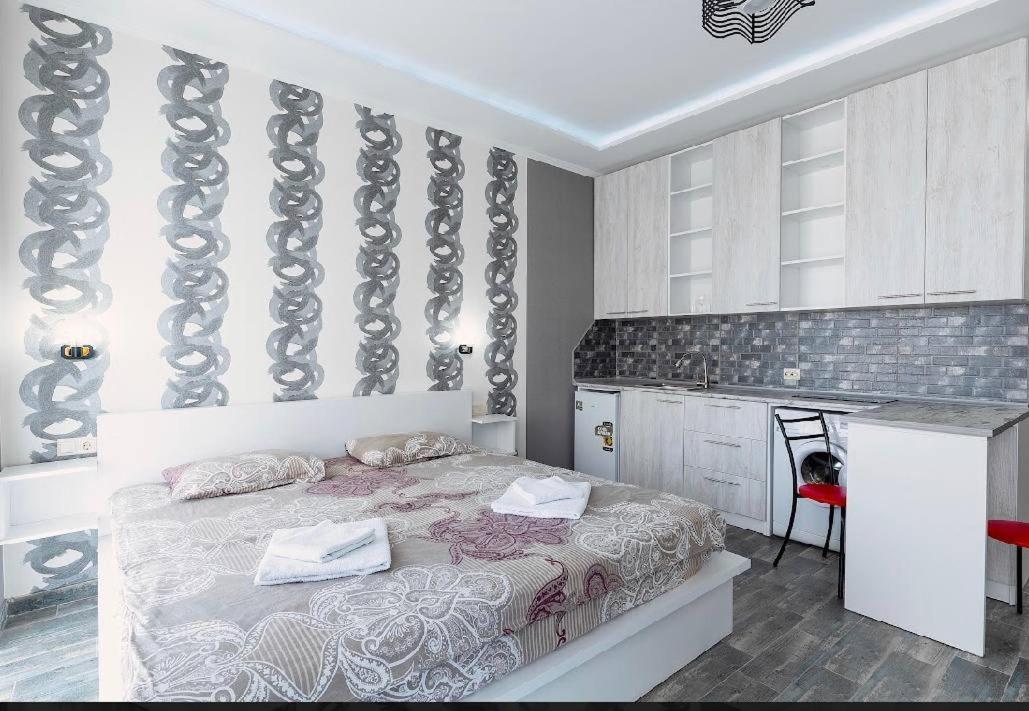 Apartments Kristo Батуми Экстерьер фото